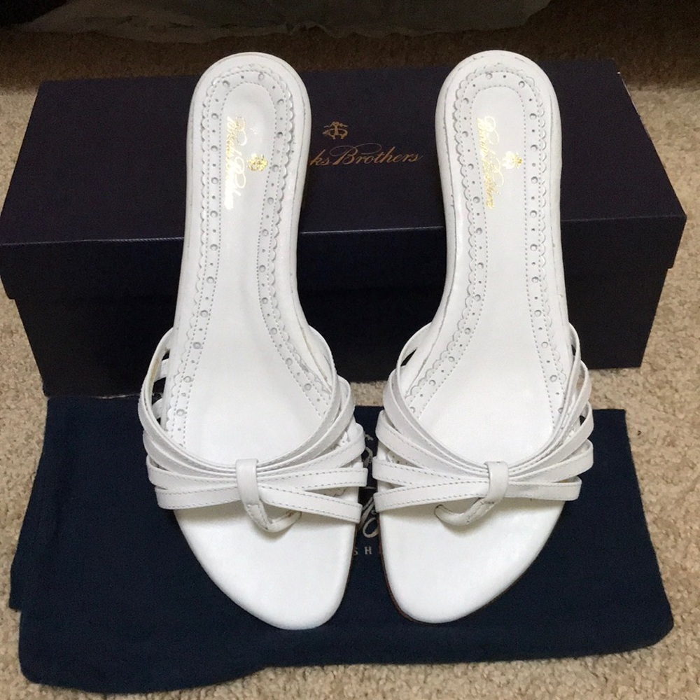 New! BROOKS BROTHERS Size 7 white leather sandals